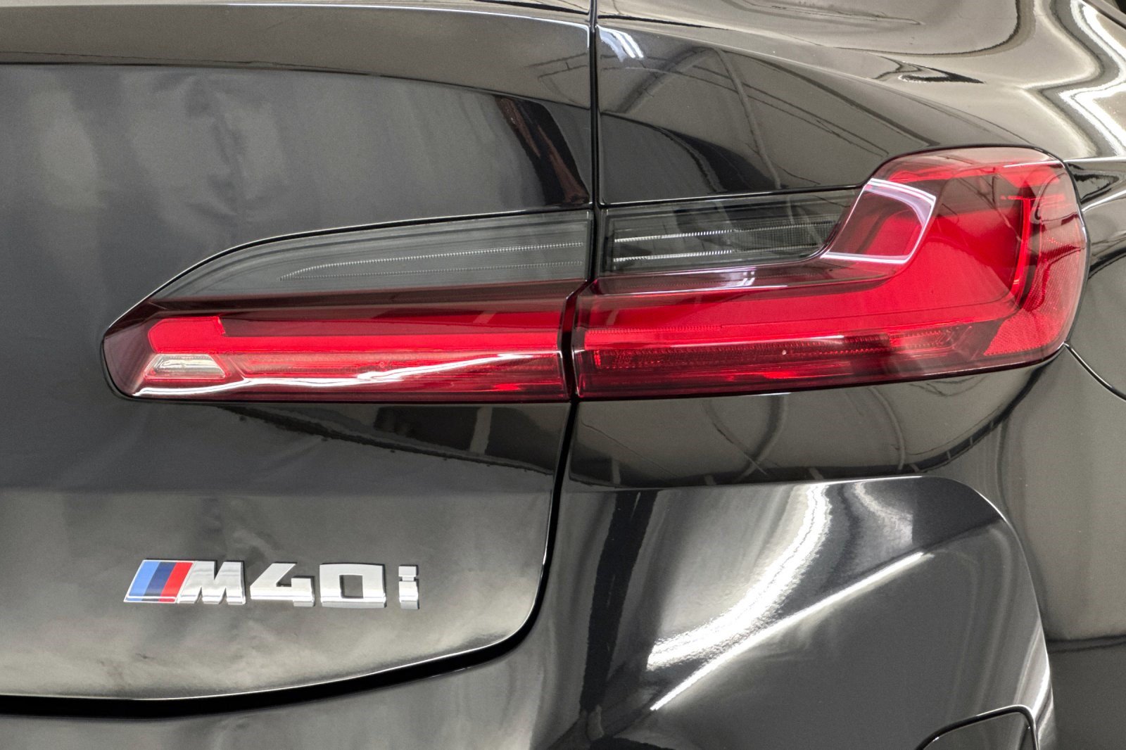 Certified 2025 BMW X4 M40i w/ Premium Package AWD/4WD image 12