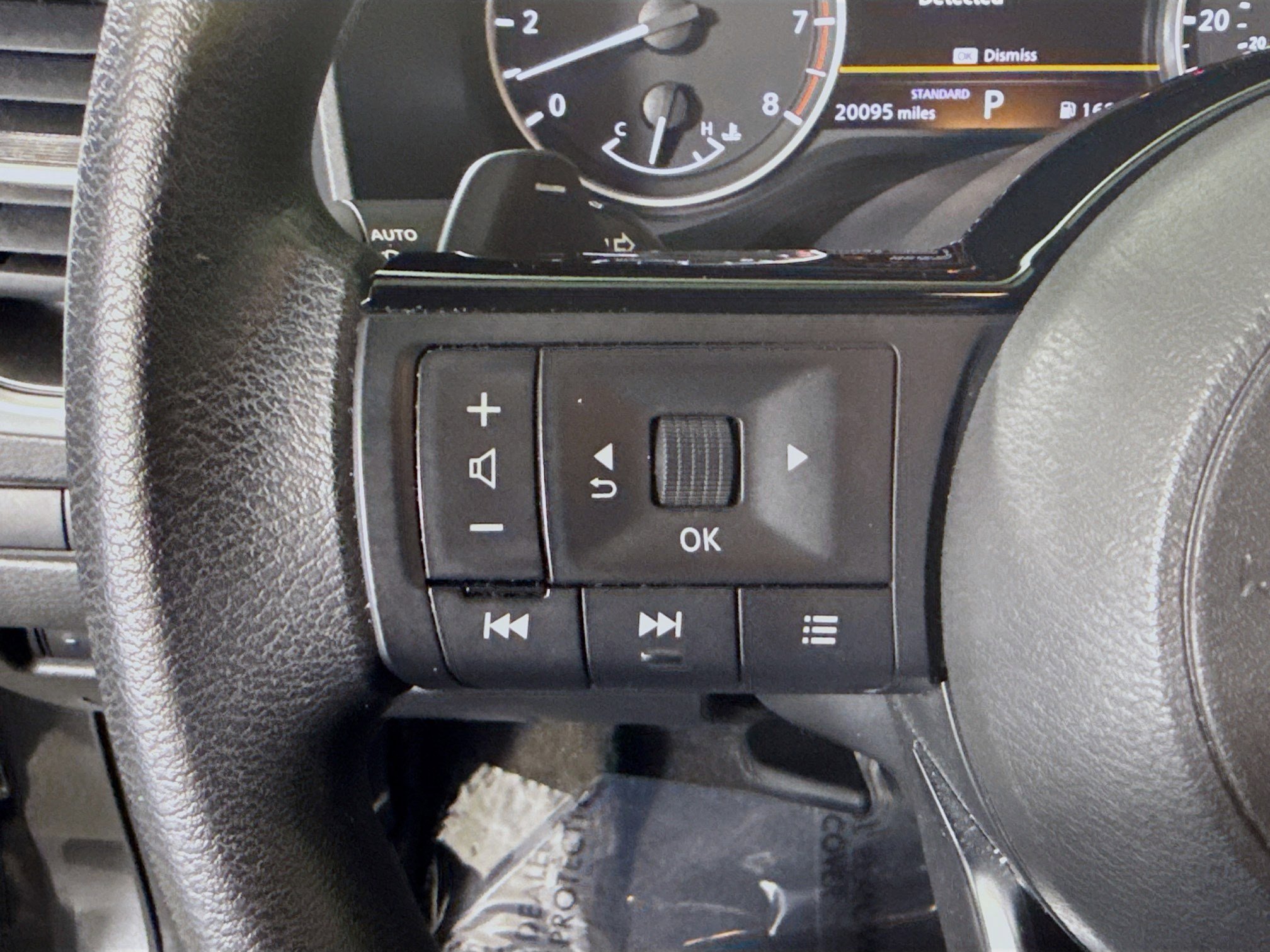 Used 2023 Nissan Rogue SV FWD image 14