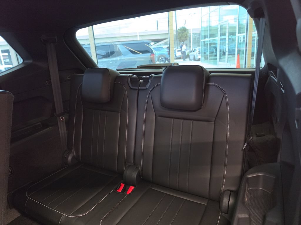 Used 2024 Volkswagen Tiguan SE R-Line w/ MDO Package, Three-Row FWD image 40