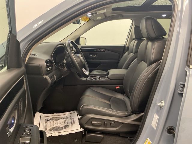 Certified 2025 Honda Pilot Touring image 8