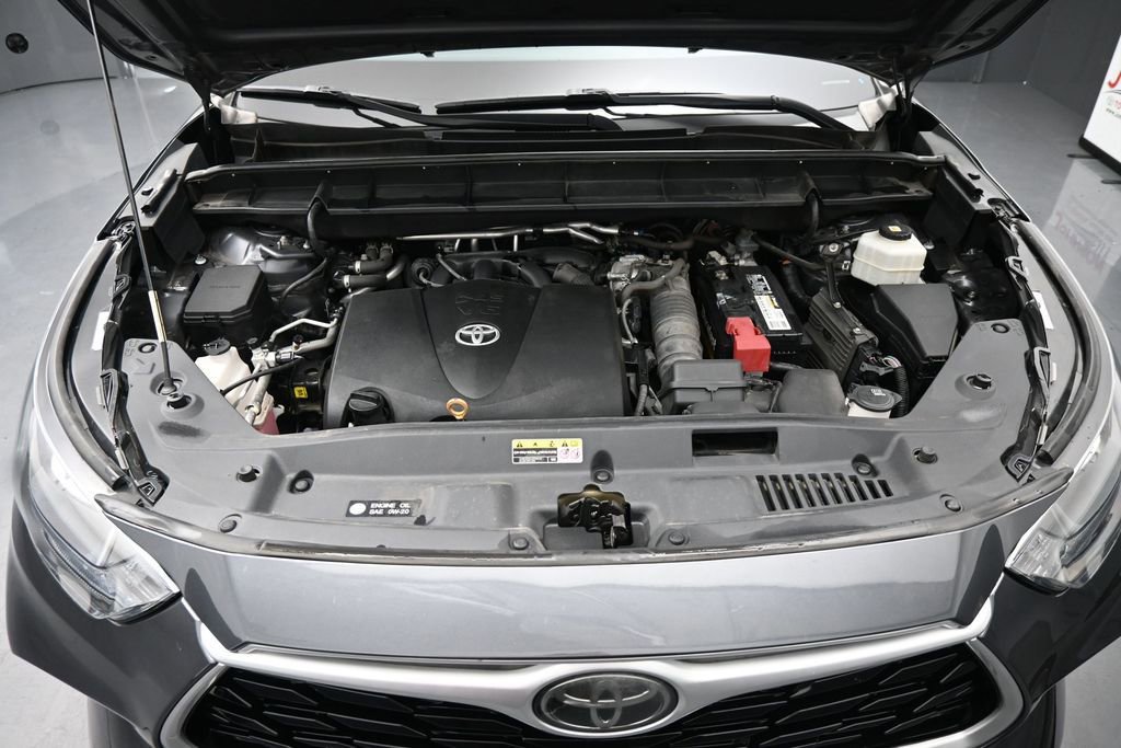 Used 2020 Toyota Highlander LE AWD/4WD image 14