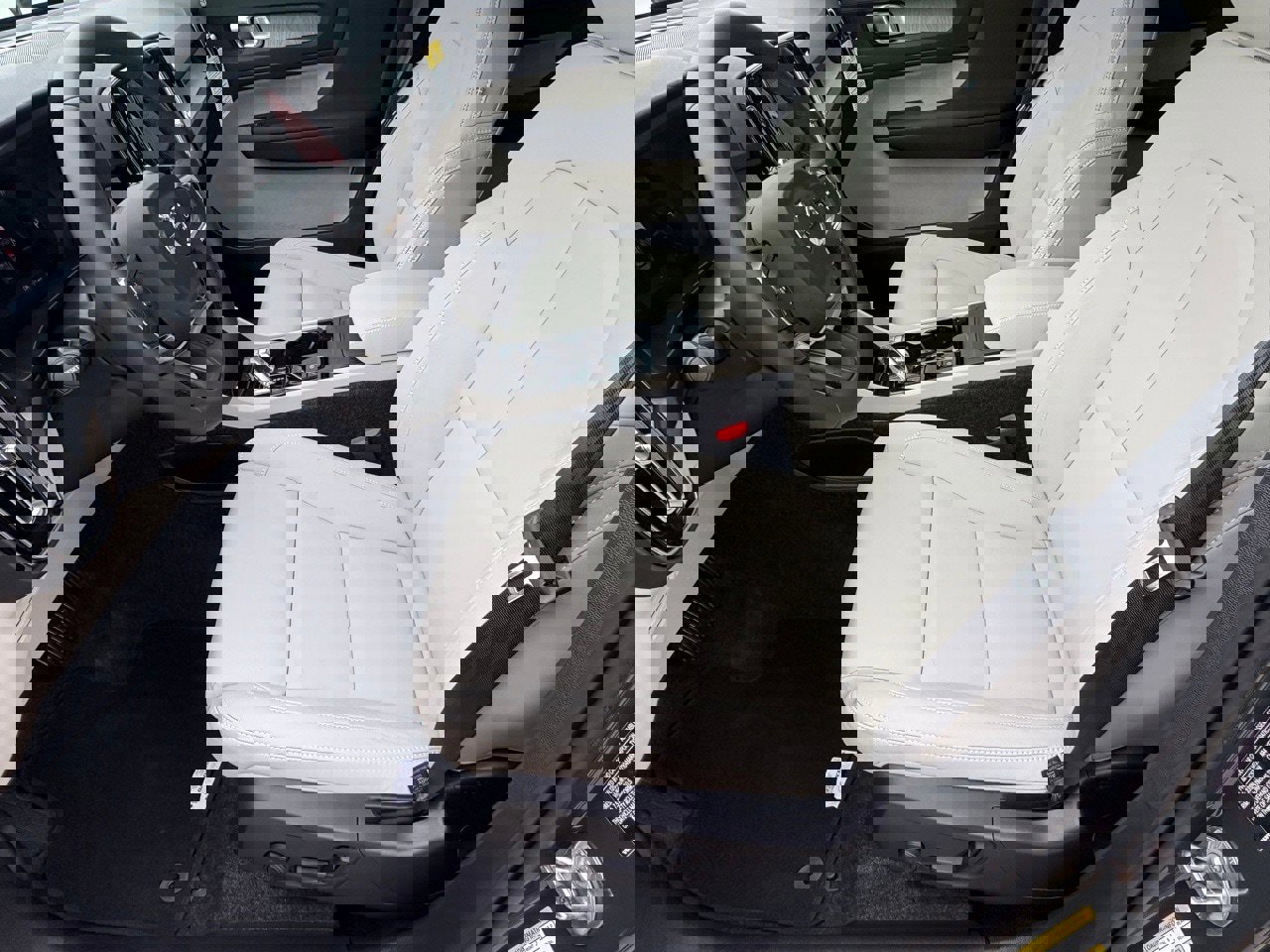 New 2026 Volvo XC40 B5 Plus w/ Protection Package Premier image 18