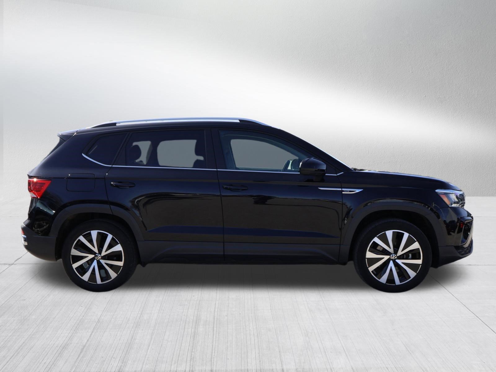 Used 2023 Volkswagen Taos SE w/ Panoramic Sunroof Package AWD/4WD image 8