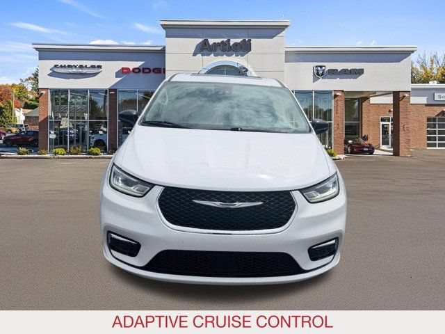 Certified 2024 Chrysler Pacifica Limited FWD image 3