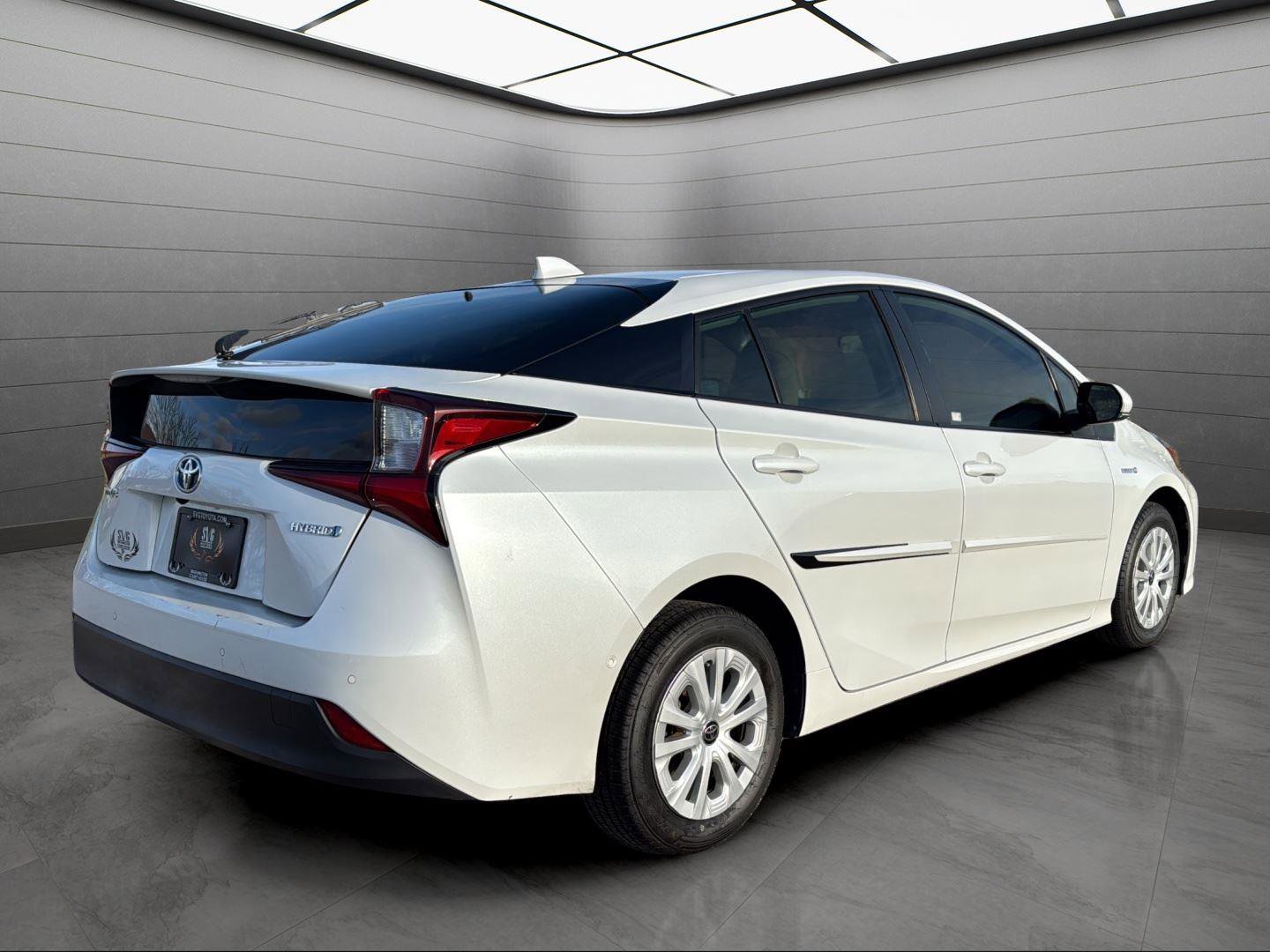 Used 2022 Toyota Prius LE image 6