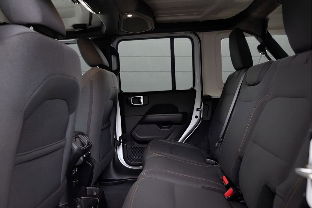 Used 2025 Jeep Wrangler Unlimited Sahara AWD/4WD image 68
