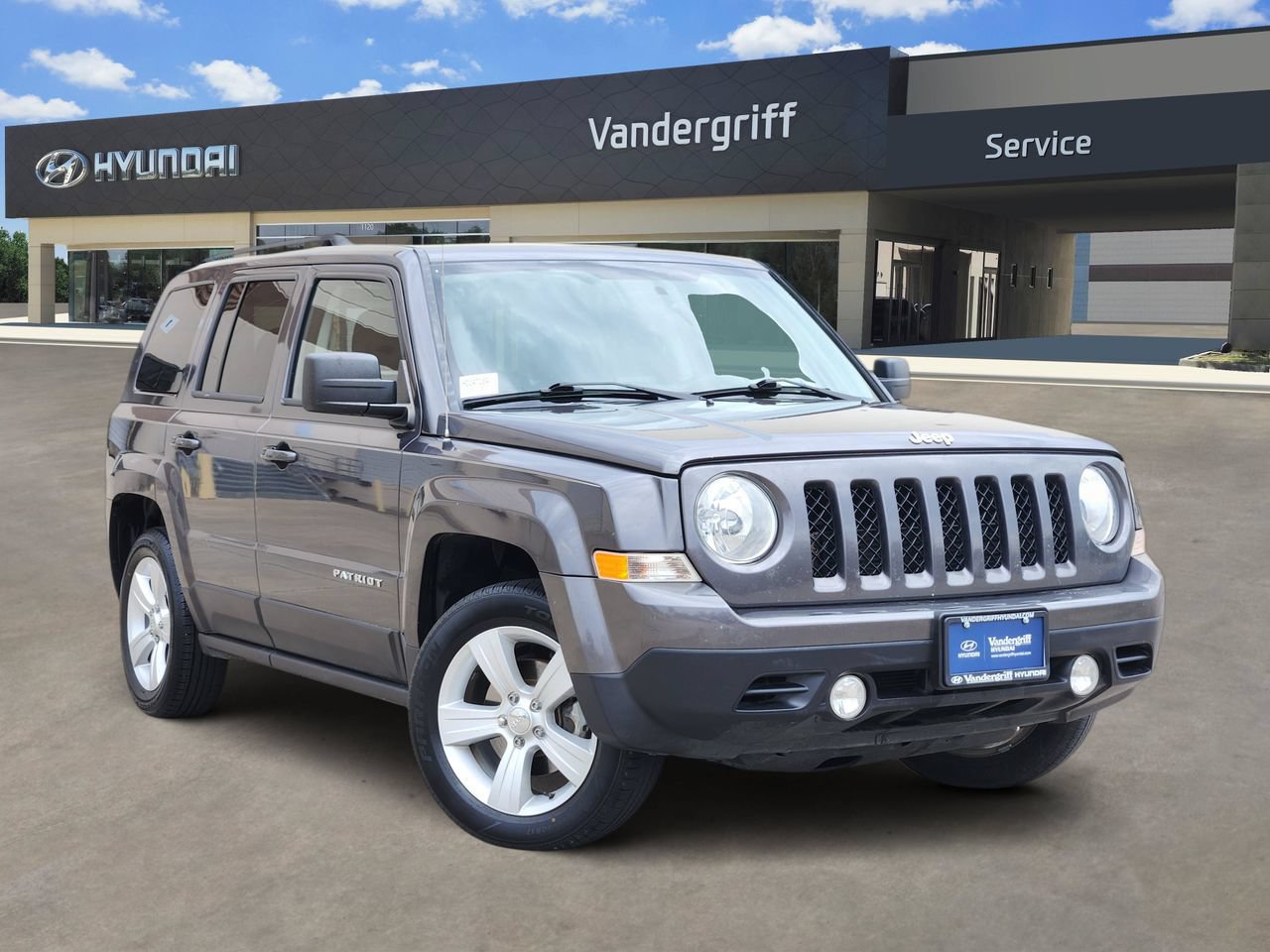 Used 2017 Jeep Patriot Latitude FWD image 1