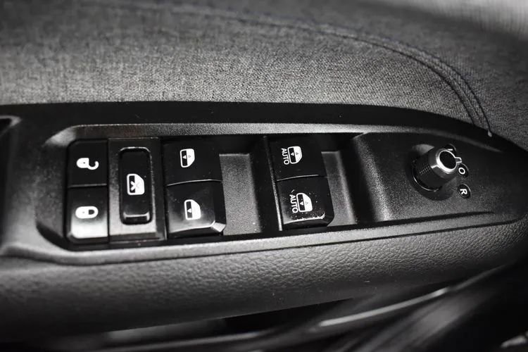 Used 2024 Jeep Compass Latitude AWD/4WD image 21