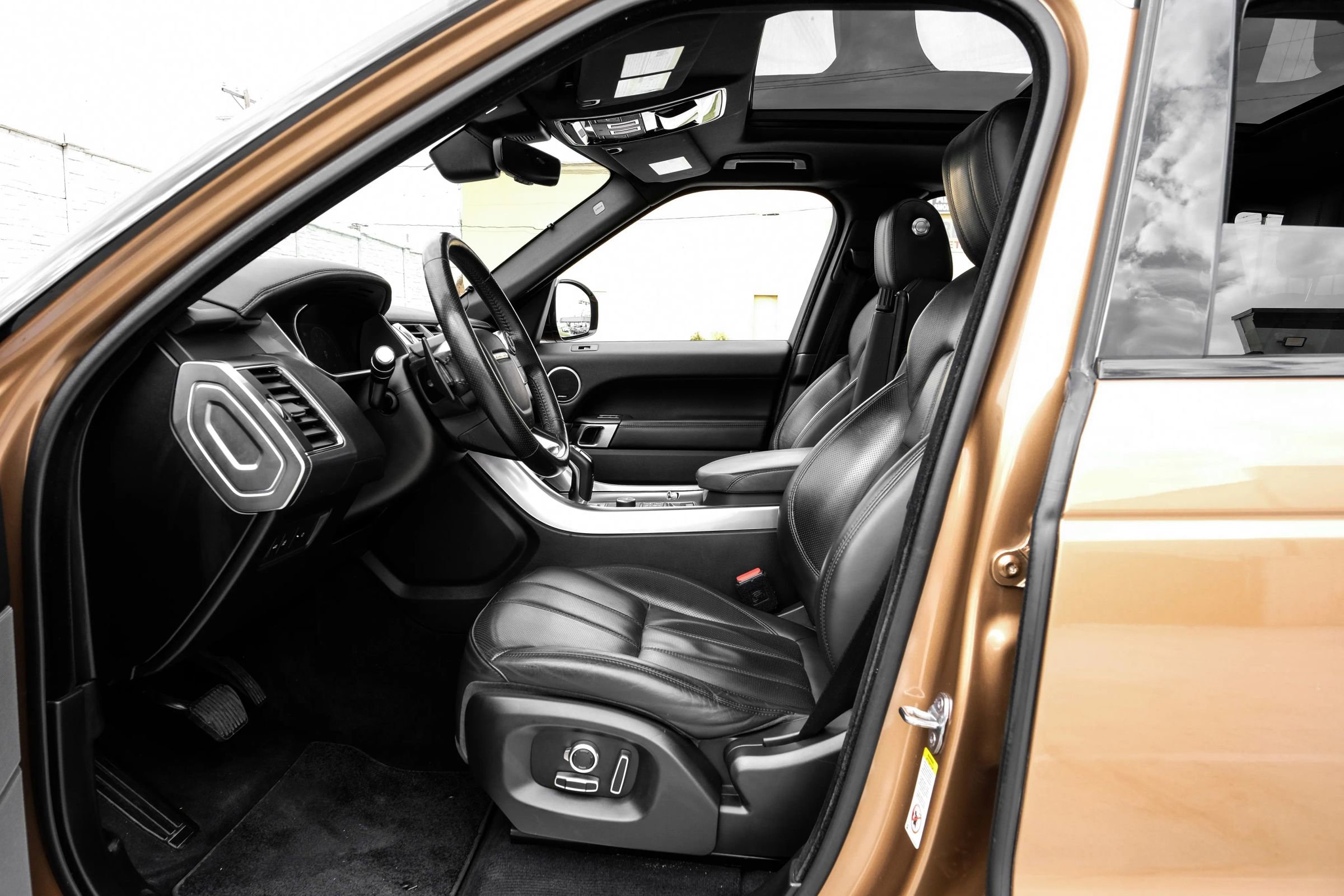 Used 2017 Land Rover Range Rover Sport image 4