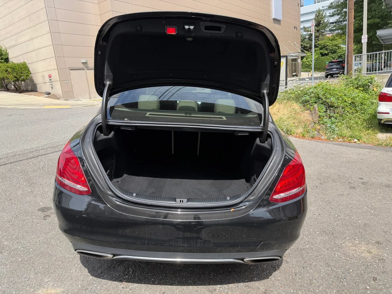 Used 2016 Mercedes-Benz C 300 4MATIC Sedan image 11