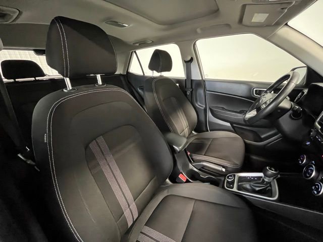 Used 2020 Hyundai Venue SEL w/ Convenience + Premium Package image 10