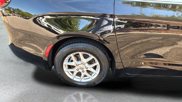 Used 2025 Chrysler Pacifica Select FWD image 40