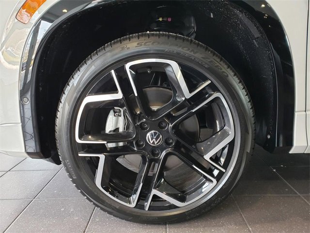 New 2026 Volkswagen Tiguan SEL R-Line image 12