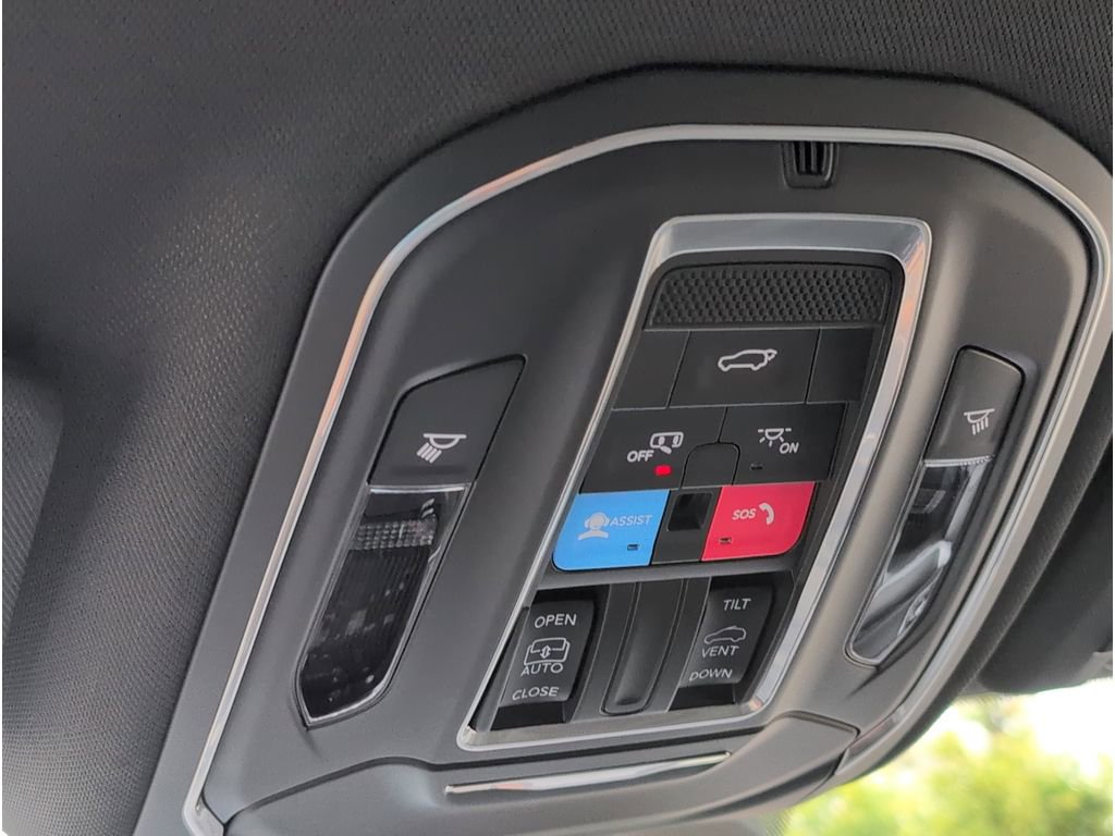 New 2025 Jeep Grand Cherokee Altitude image 28