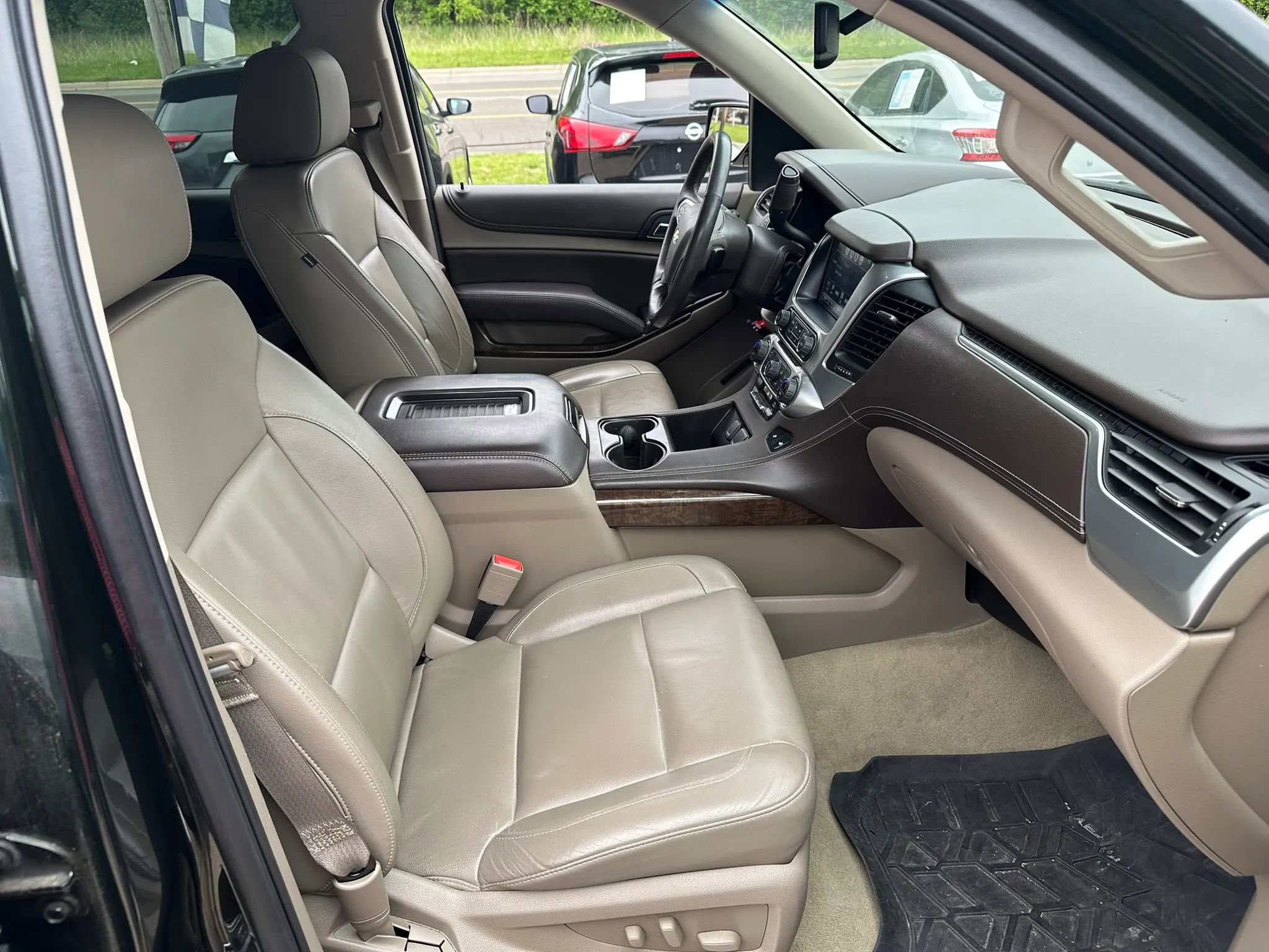 Used 2016 Chevrolet Tahoe LT w/ Luxury Package AWD/4WD image 10