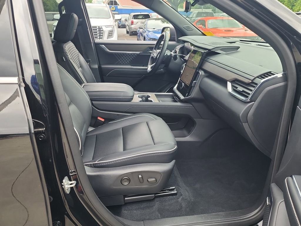 Used 2024 GMC Acadia Denali w/ Super Cruise Package FWD image 28