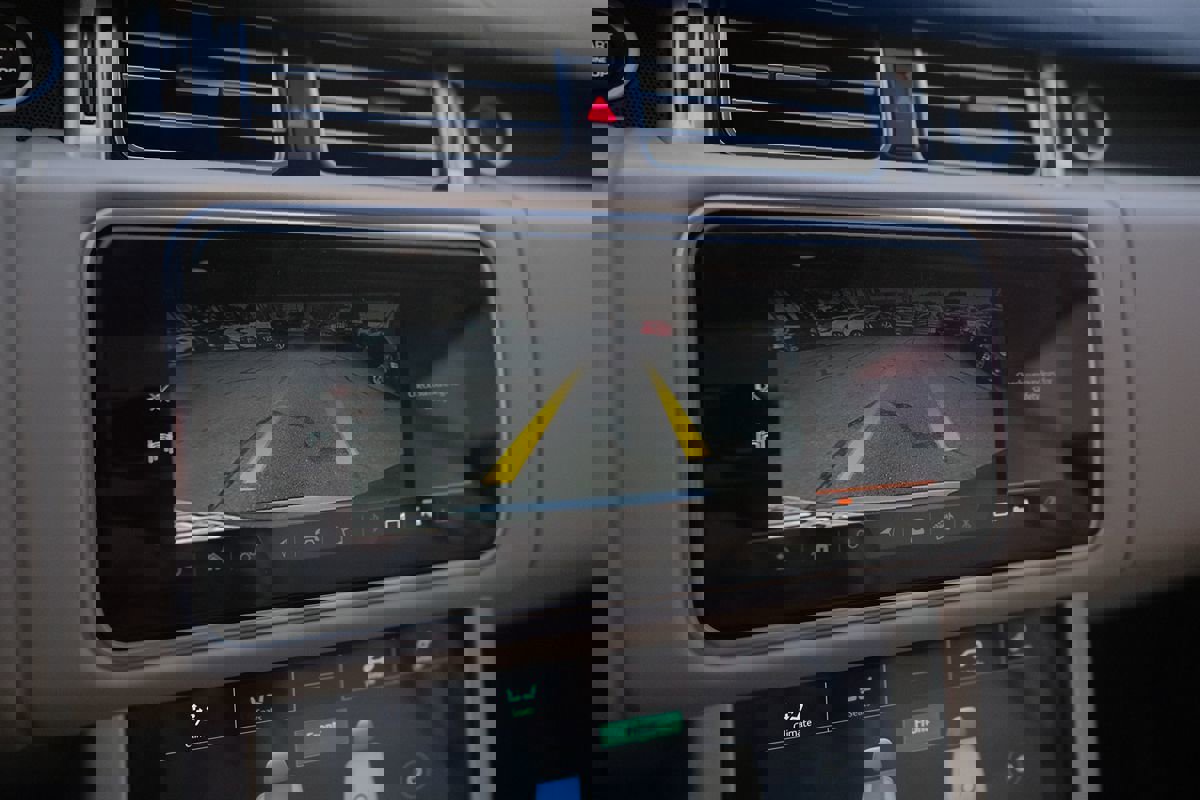 Used 2020 Land Rover Range Rover HSE image 19