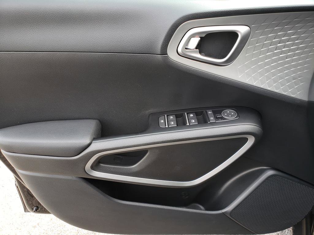 Used 2023 Kia Soul LX w/ Option Group 015 image 9