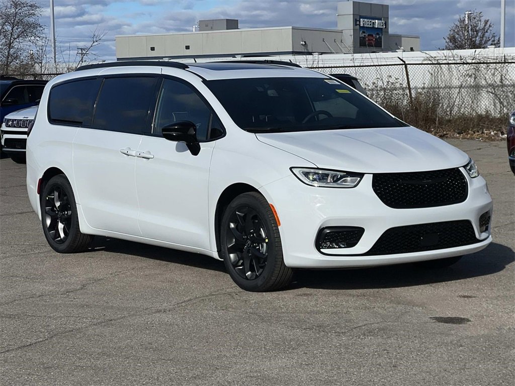 New 2026 Chrysler Pacifica Limited