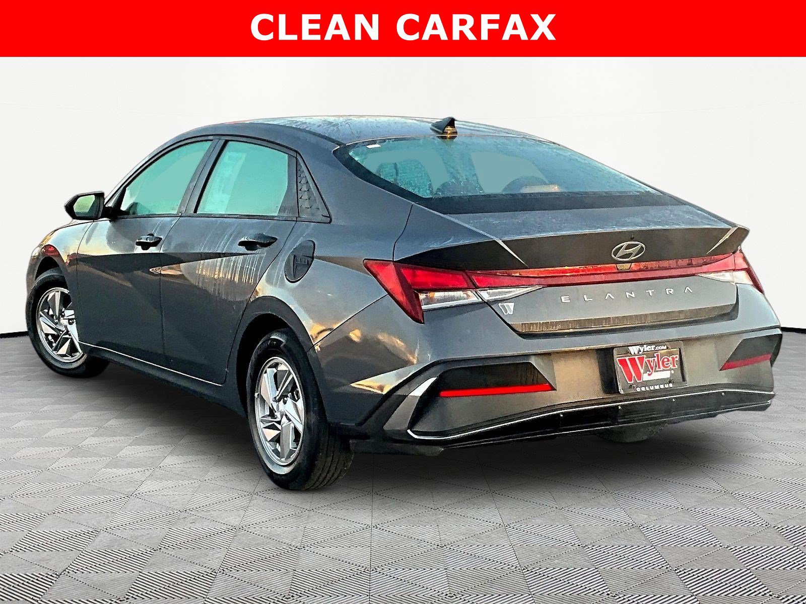 Used 2024 Hyundai Elantra SE FWD image 4