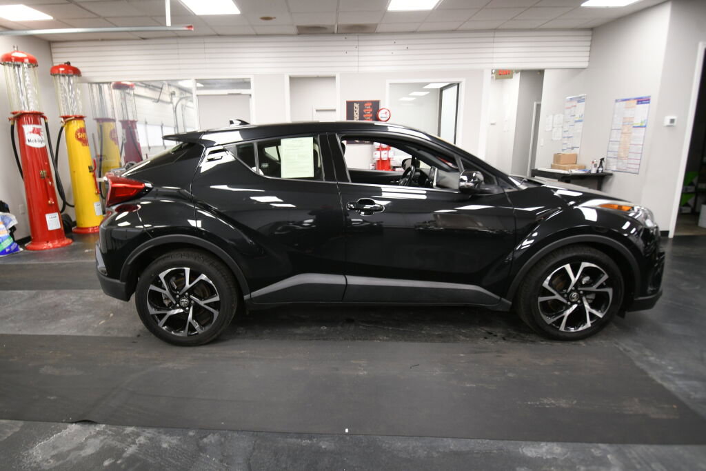 Used 2019 Toyota C-HR Limited image 8