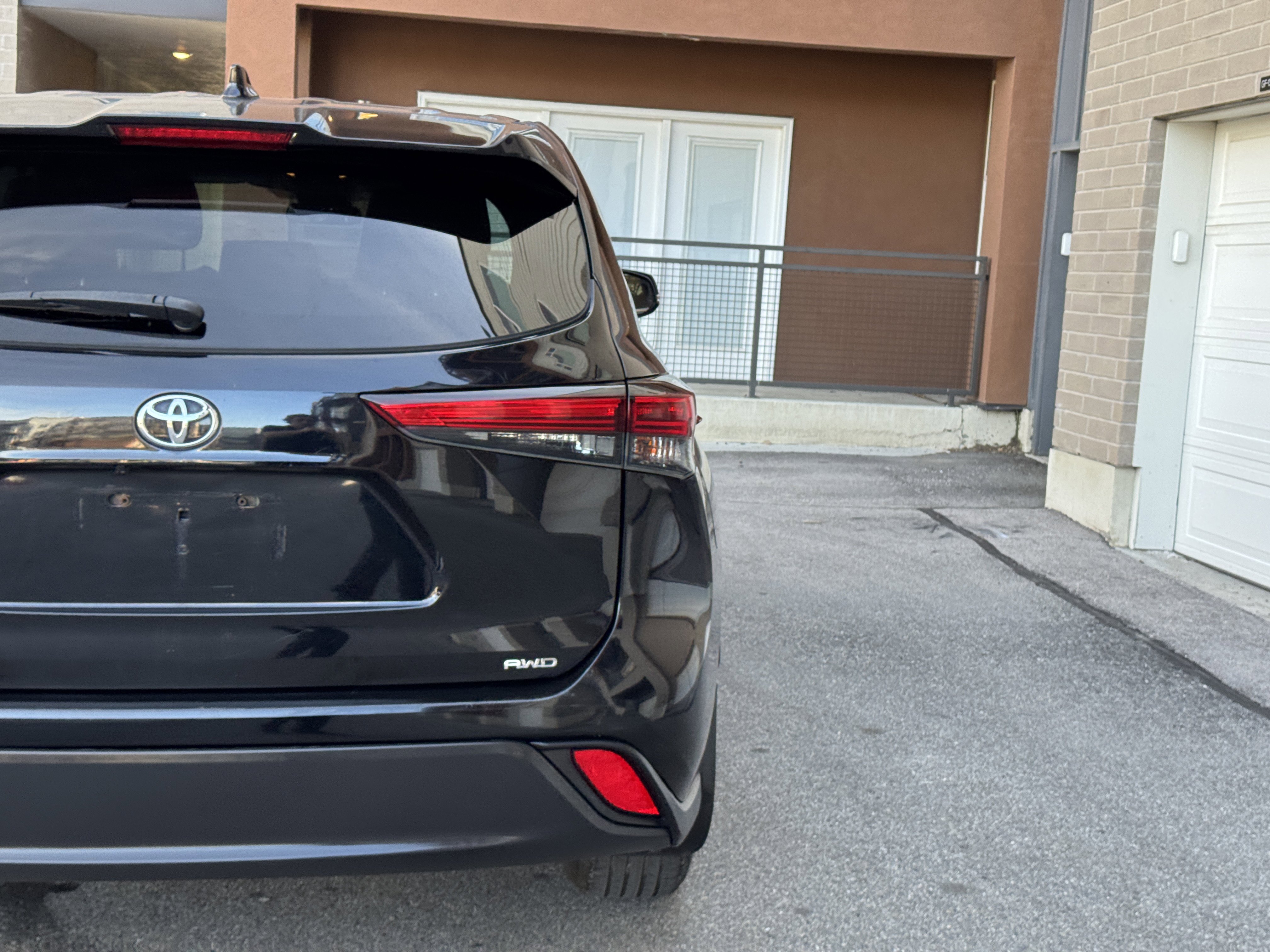 Used 2020 Toyota Highlander L image 6