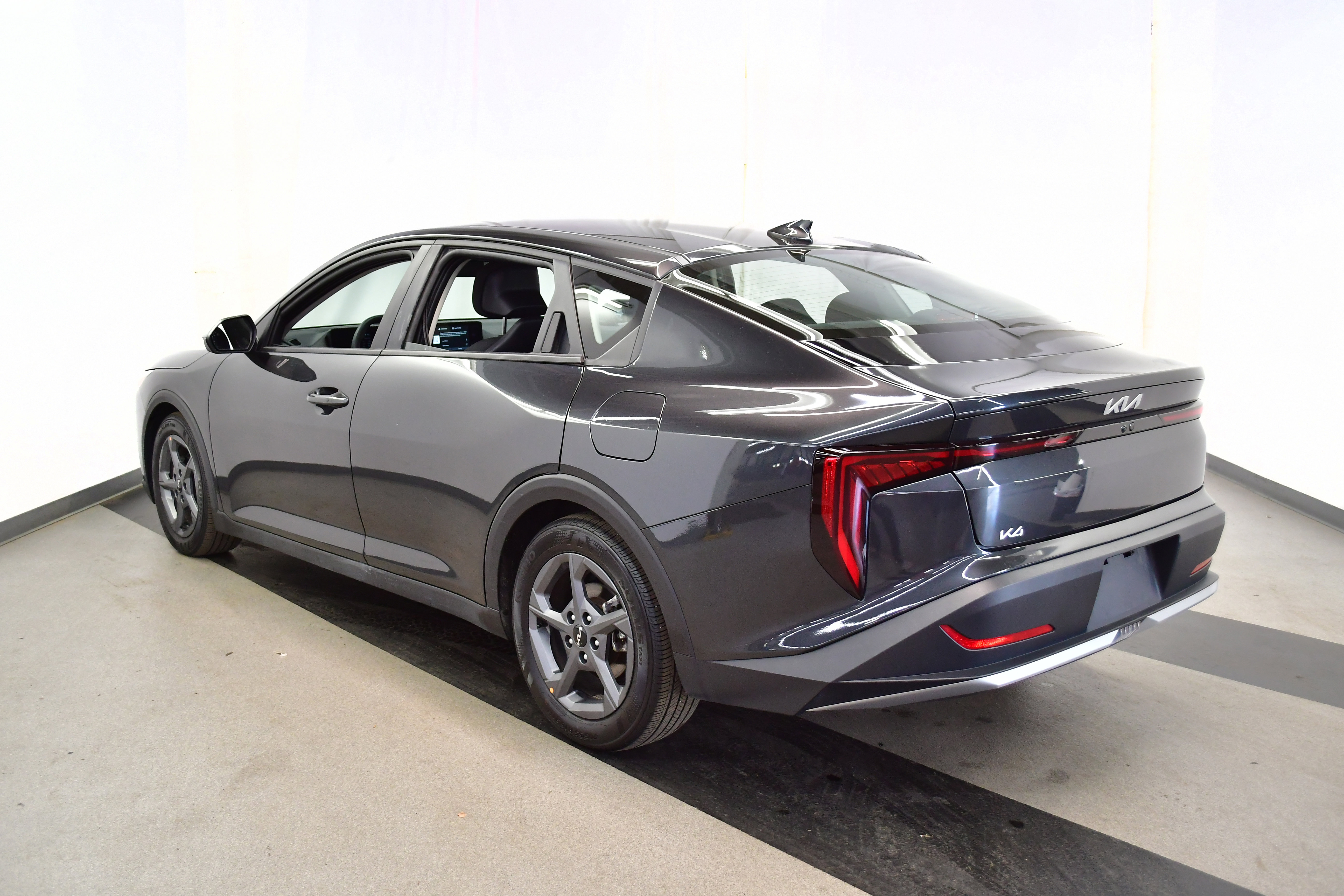 Used 2025 Kia K4 FWD image 5