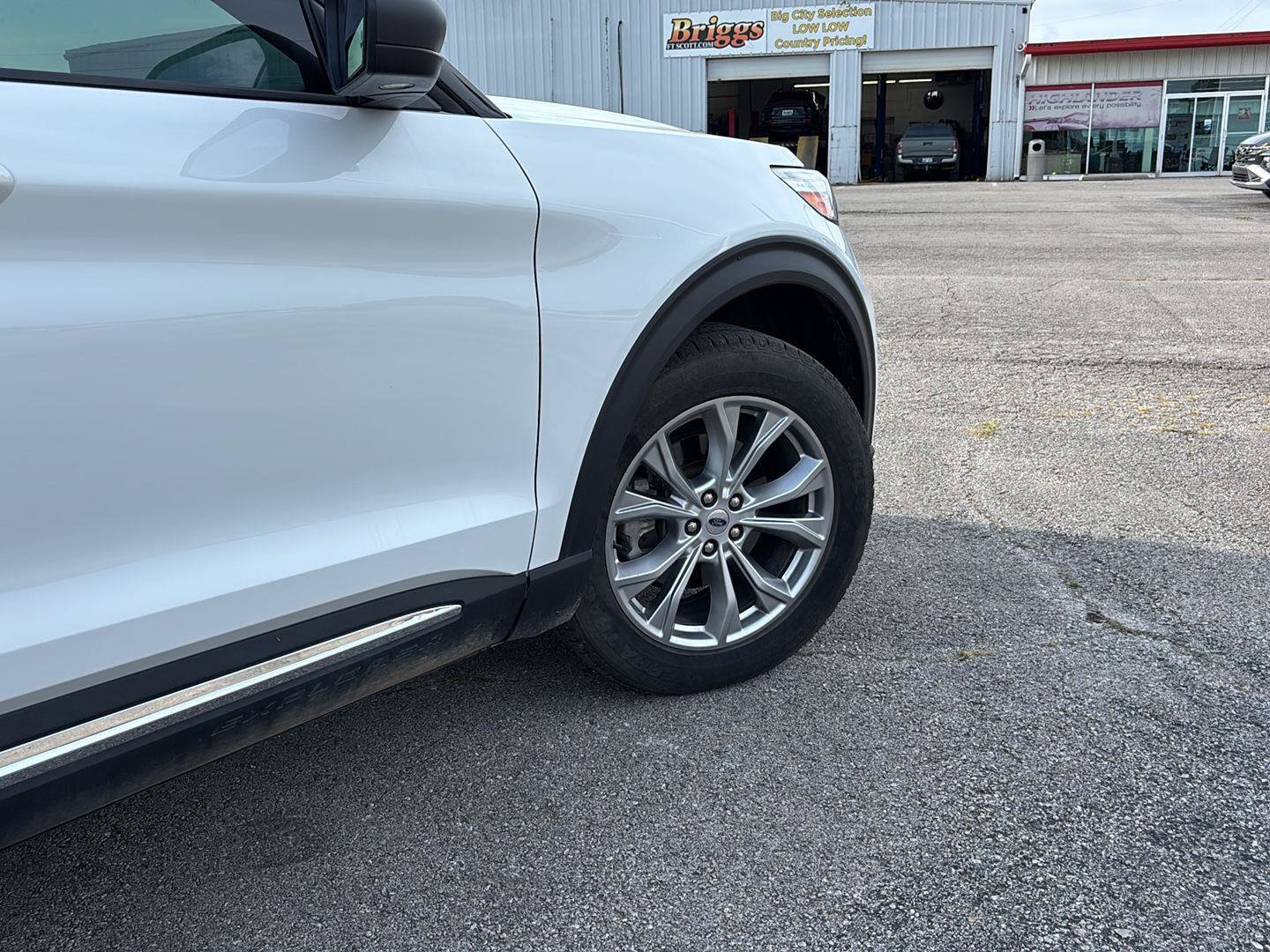 Used 2021 Ford Explorer XLT w/ Equipment Group 202A AWD/4WD image 26