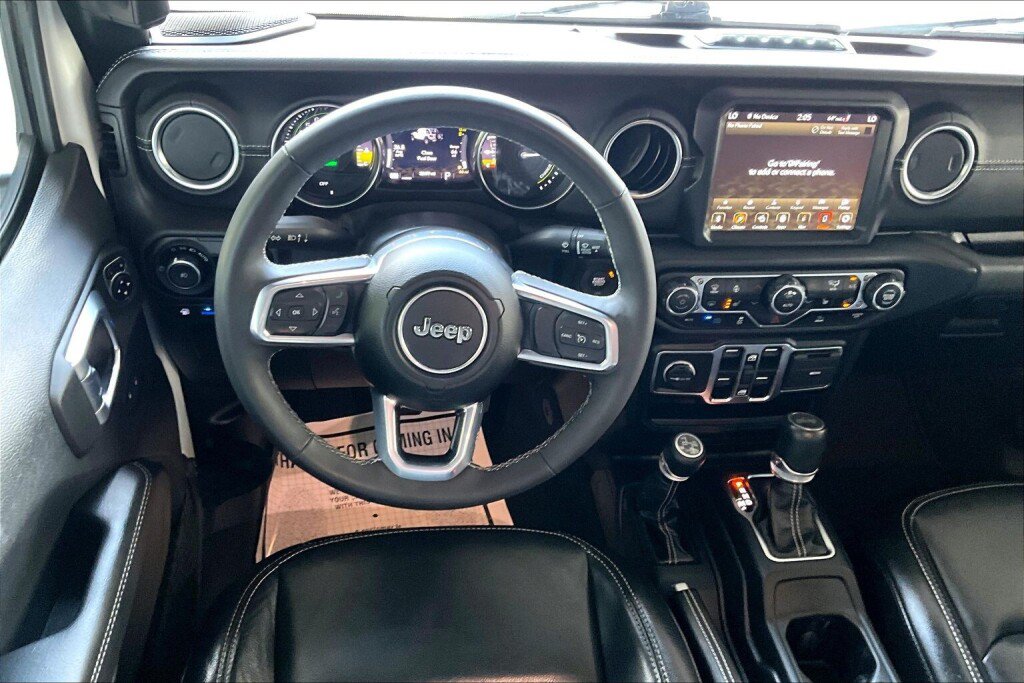 Used 2023 Jeep Wrangler Unlimited Sahara w/ Cold Weather Group AWD/4WD image 7