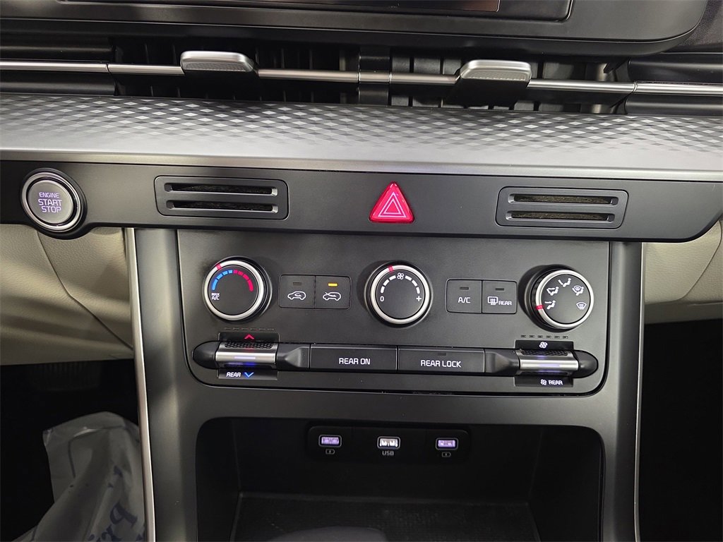 Used 2022 Kia Carnival LX image 27