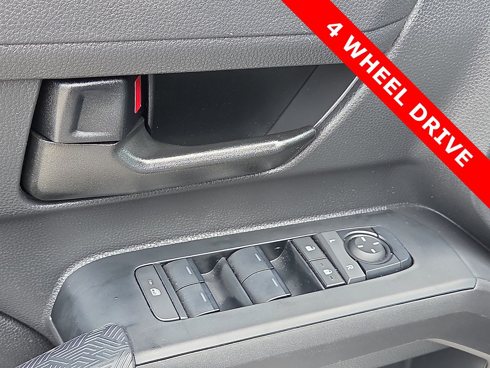 Used 2025 Toyota Tacoma SR5 AWD/4WD image 13