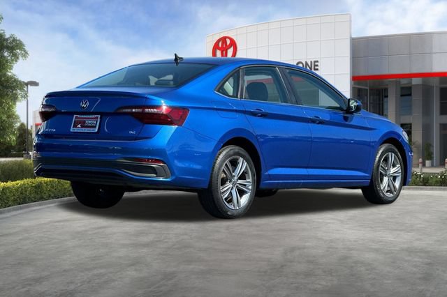 Used 2024 Volkswagen Jetta SE FWD image 4