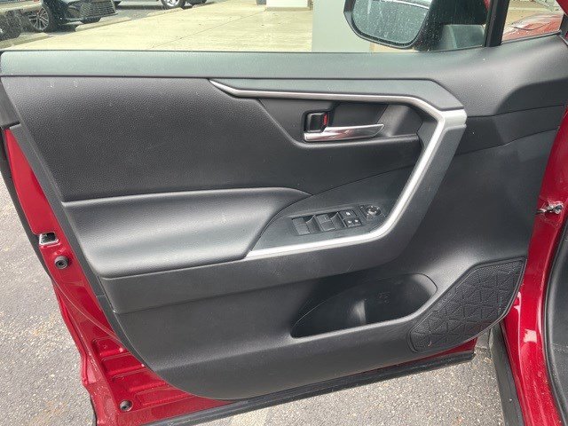 Used 2021 Toyota RAV4 XLE image 11
