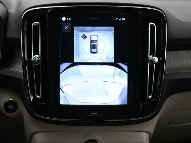 Used 2024 Volvo XC40 B5 Plus w/ Climate Package image 21