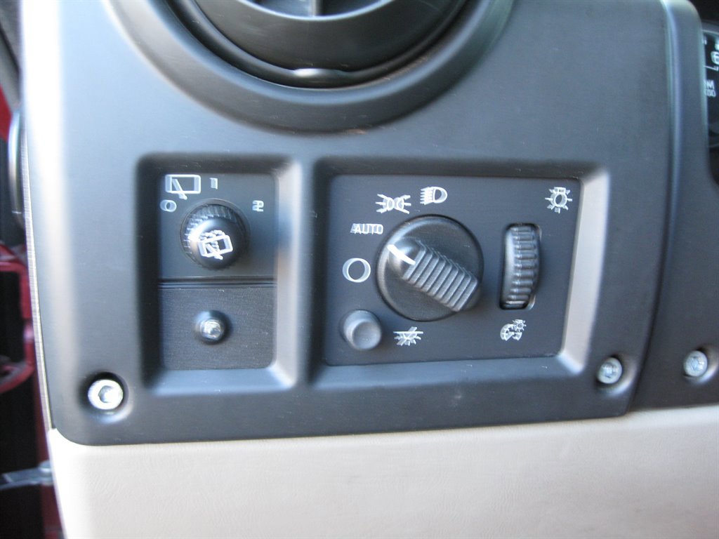 Used 2005 HUMMER H2 w/ Preferred Equipment Group image 19