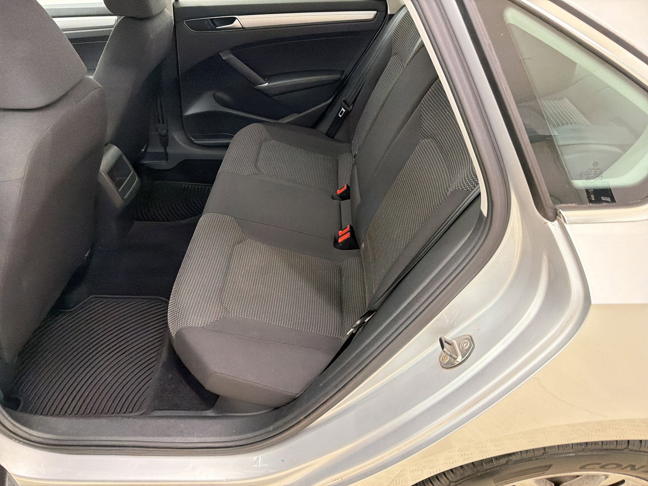 Used 2016 Volkswagen Passat 1.8T R-Line image 14