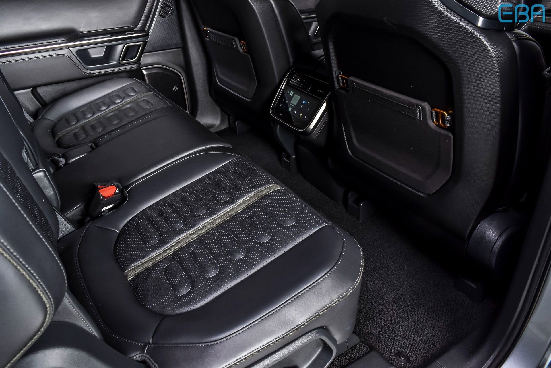 Used 2023 Rivian R1S Adventure image 22