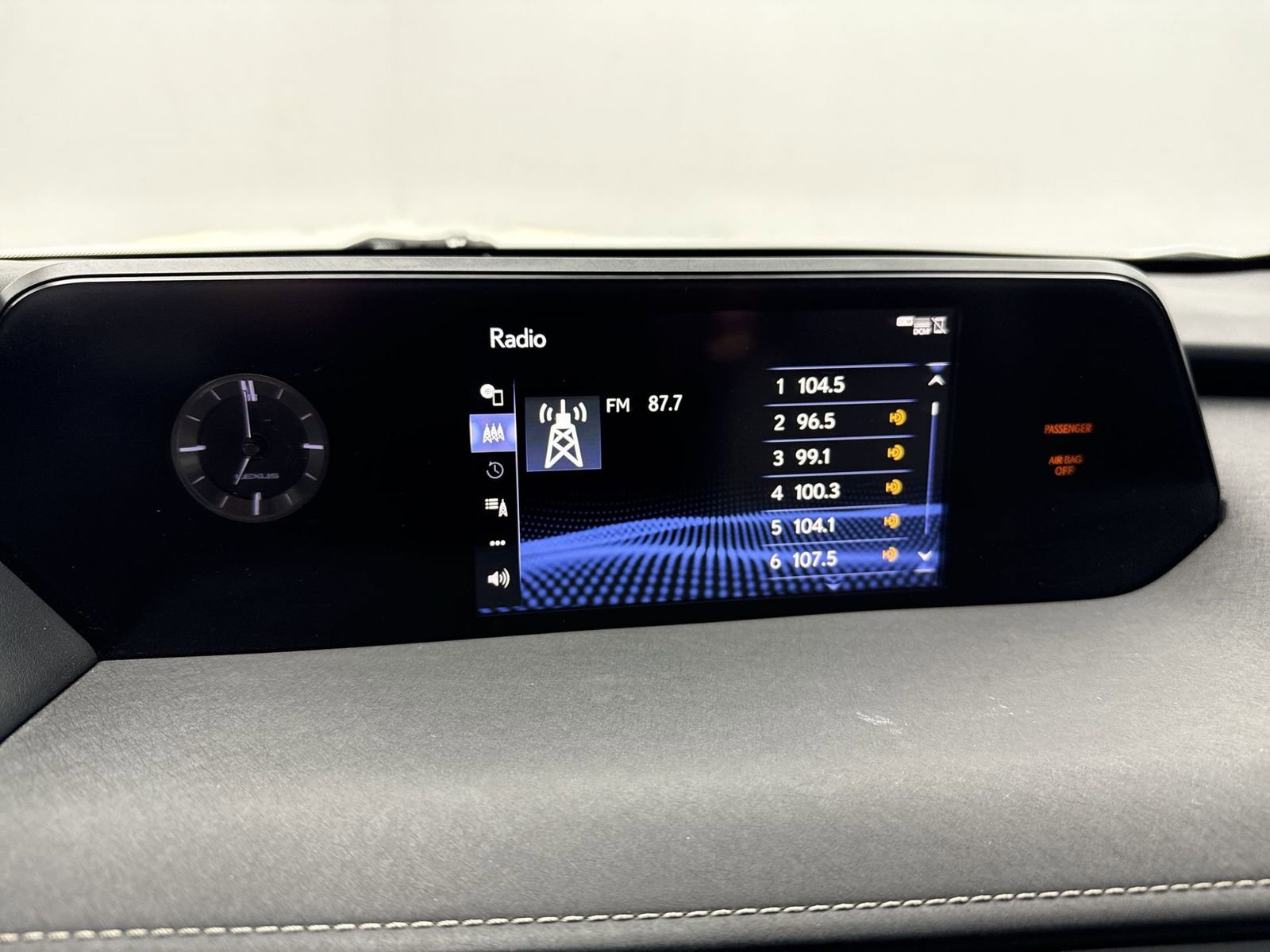 Used 2019 Lexus UX 200 w/ Premium Package image 18