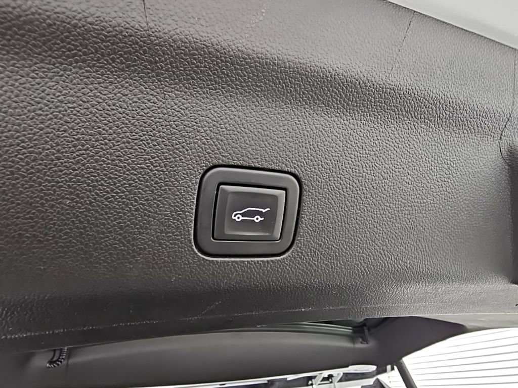 Used 2024 GMC Yukon XL Denali image 41