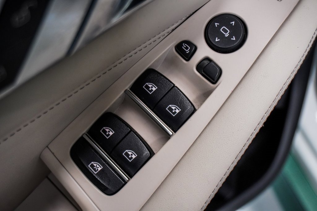 Used 2020 BMW X5 M50i w/ Premium Package image 38