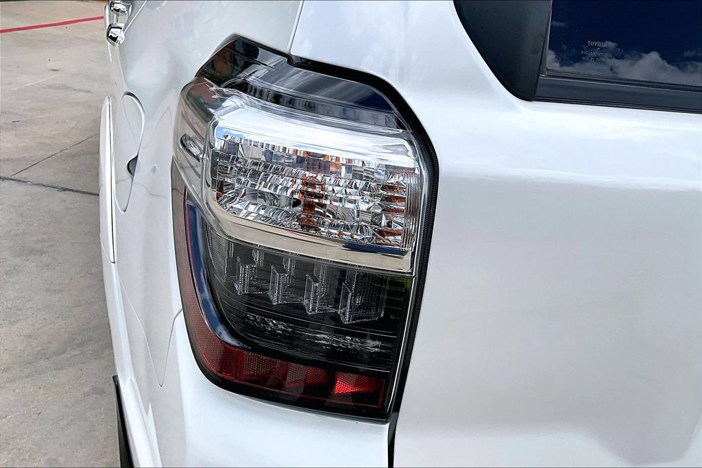 Used 2022 Toyota 4Runner Limited AWD/4WD image 43