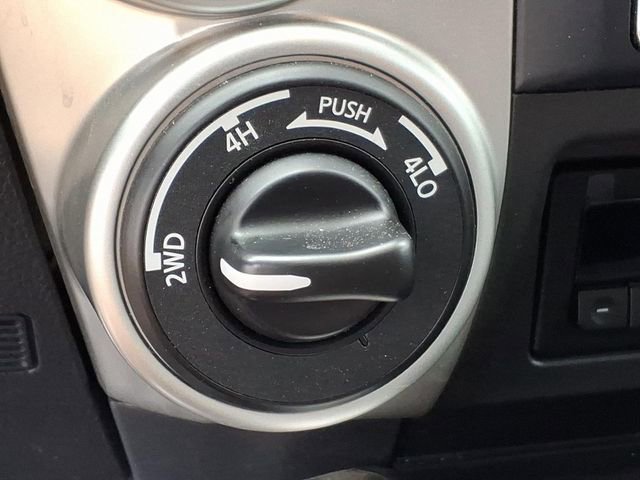 Used 2021 Nissan Titan SV w/ SV Convenience Package image 6