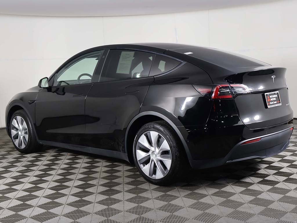Used 2022 Tesla Model Y Long Range image 11