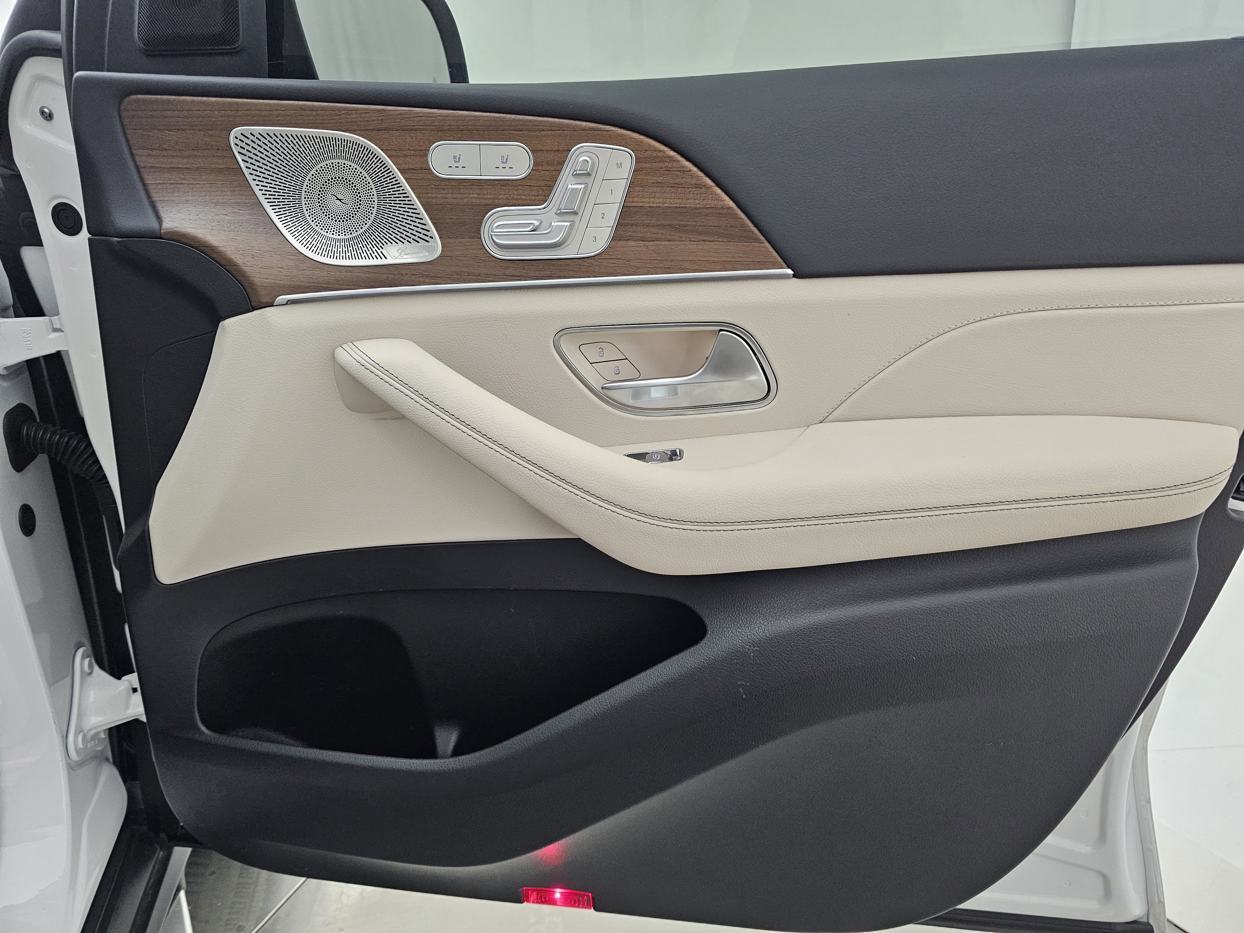 Used 2025 Mercedes-Benz GLE 450e 4MATIC image 18