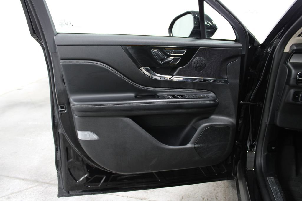 Used 2024 Lincoln Corsair AWD w/ Equipment Group 101A image 19