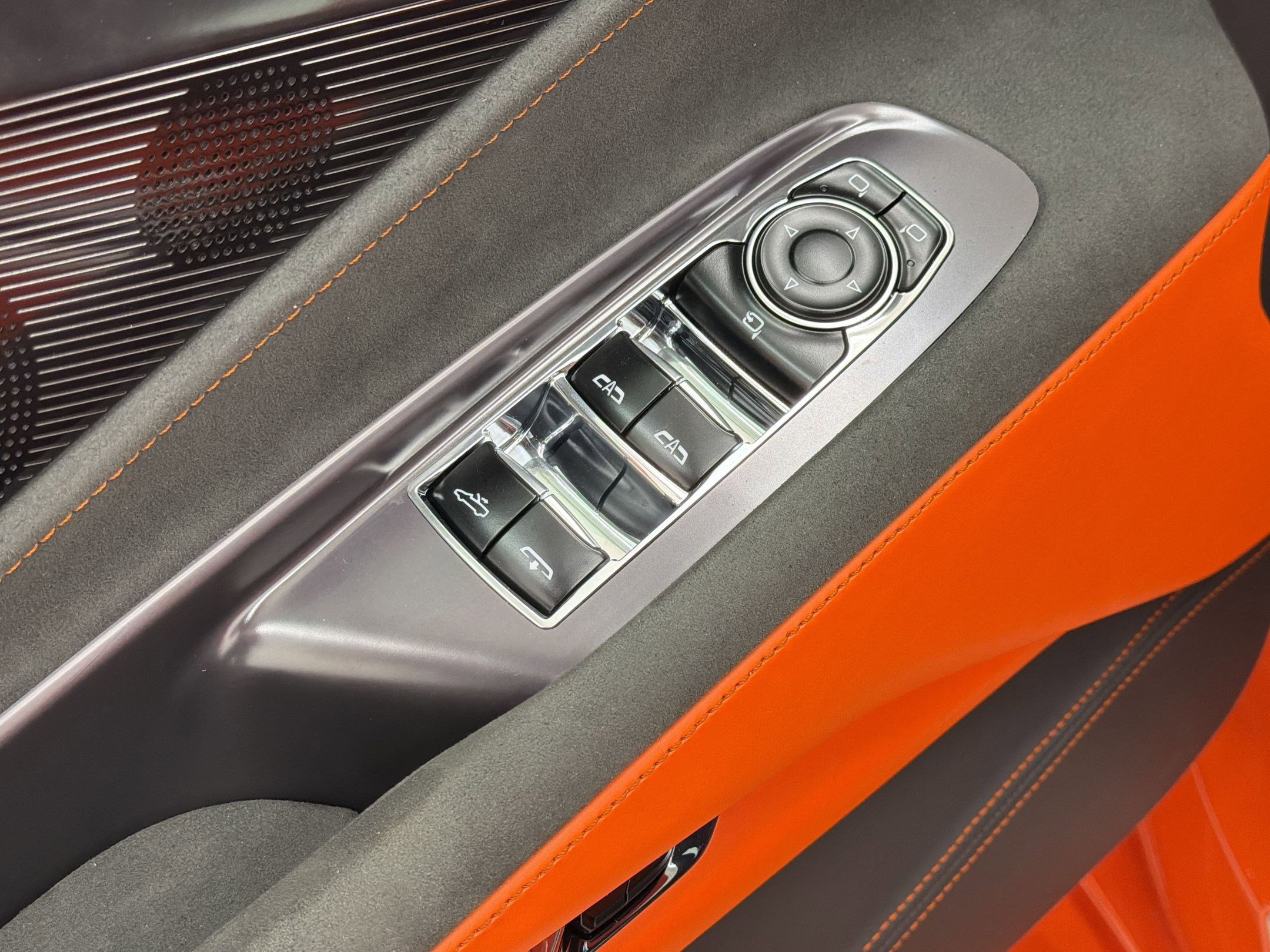 Used 2025 Chevrolet Corvette Stingray Premium Conv w/ Stealth Interior Trim Package RWD image 13