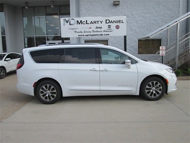 New 2024 Chrysler Pacifica Pinnacle image 2