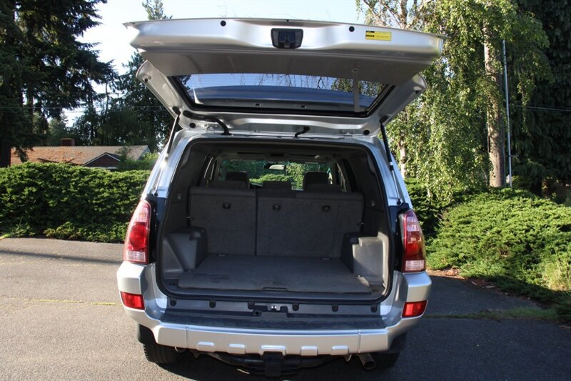 Used 2005 Toyota 4Runner SR5 AWD/4WD image 18
