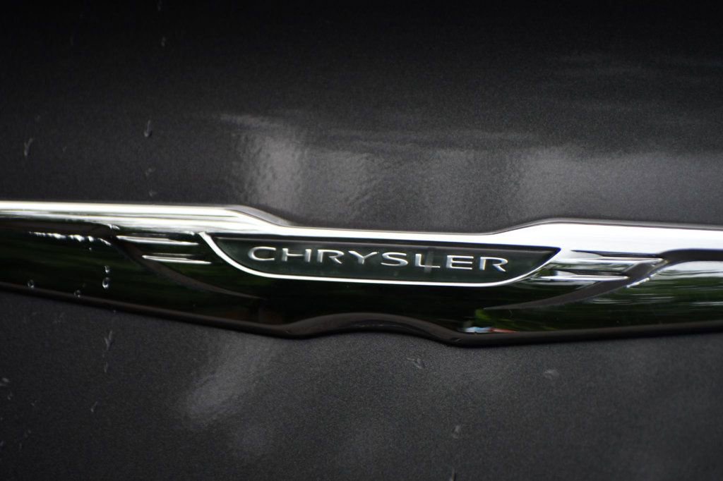 Used 2019 Chrysler 300 S image 8