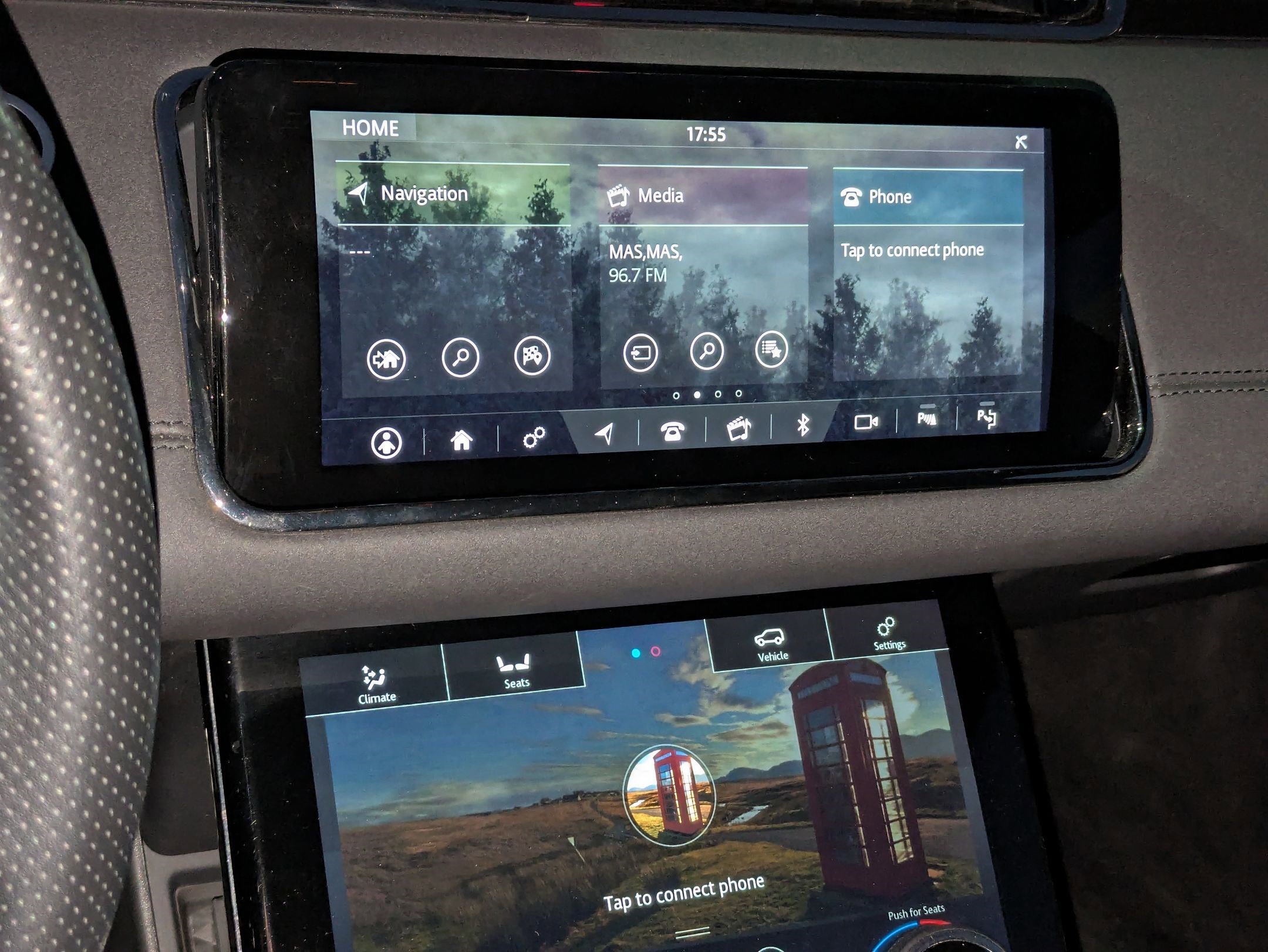 Used 2020 Land Rover Range Rover Evoque R-Dynamic SE image 17